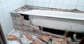 Демонтаж ванны в Михайловке от Мастер24 — быстро, недорого, вывоз старой ванны от 1017 руб.